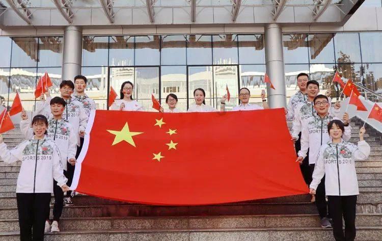 卡通红色汽车拼图
